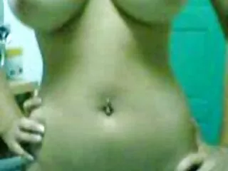 三、二人は椅子でグループを開始しました 女性 用 av 無 修正